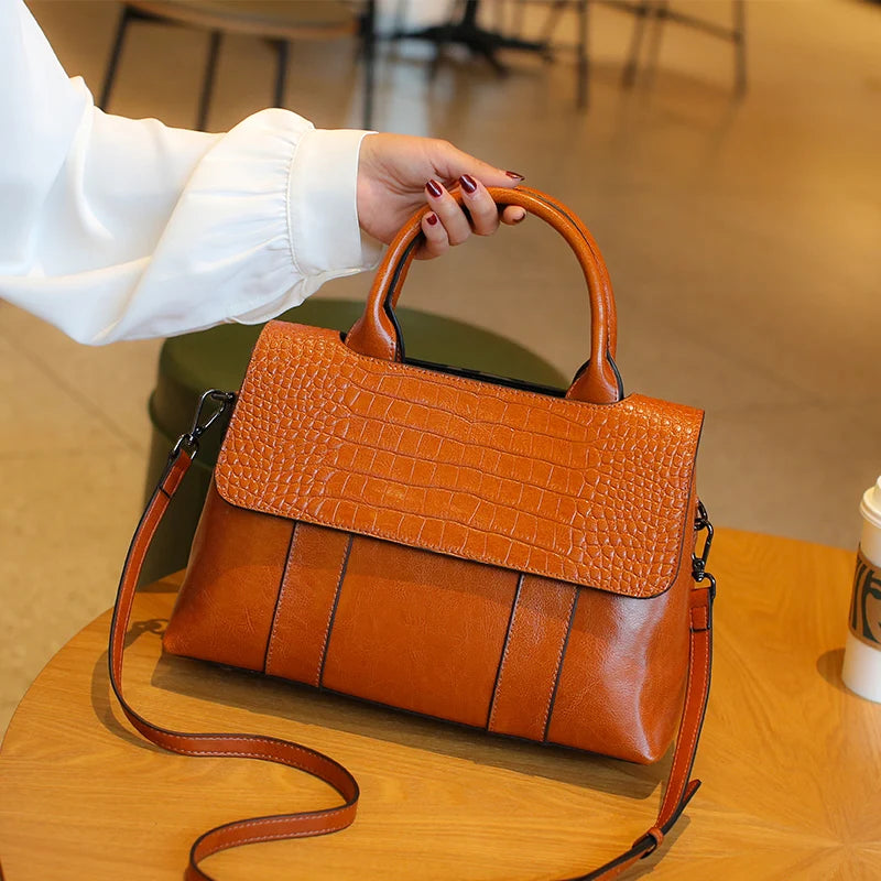 ELARA CLASSIC | Crossbody Leather Bag